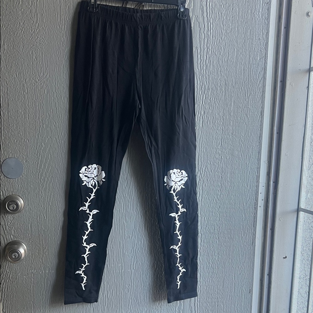 Elegant Black Leggings with White Floral Design